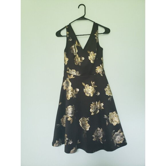 White House Black Market Dresses & Skirts - White House Black Market Womens Sz 00 Cocktail Dress V Neck Sleeveless Floral